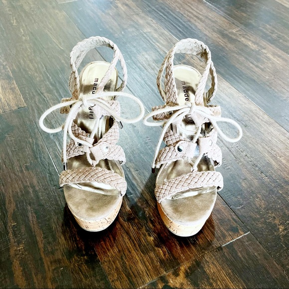 ✨Madden Girl Emboss Wedges - Picture 1 of 6